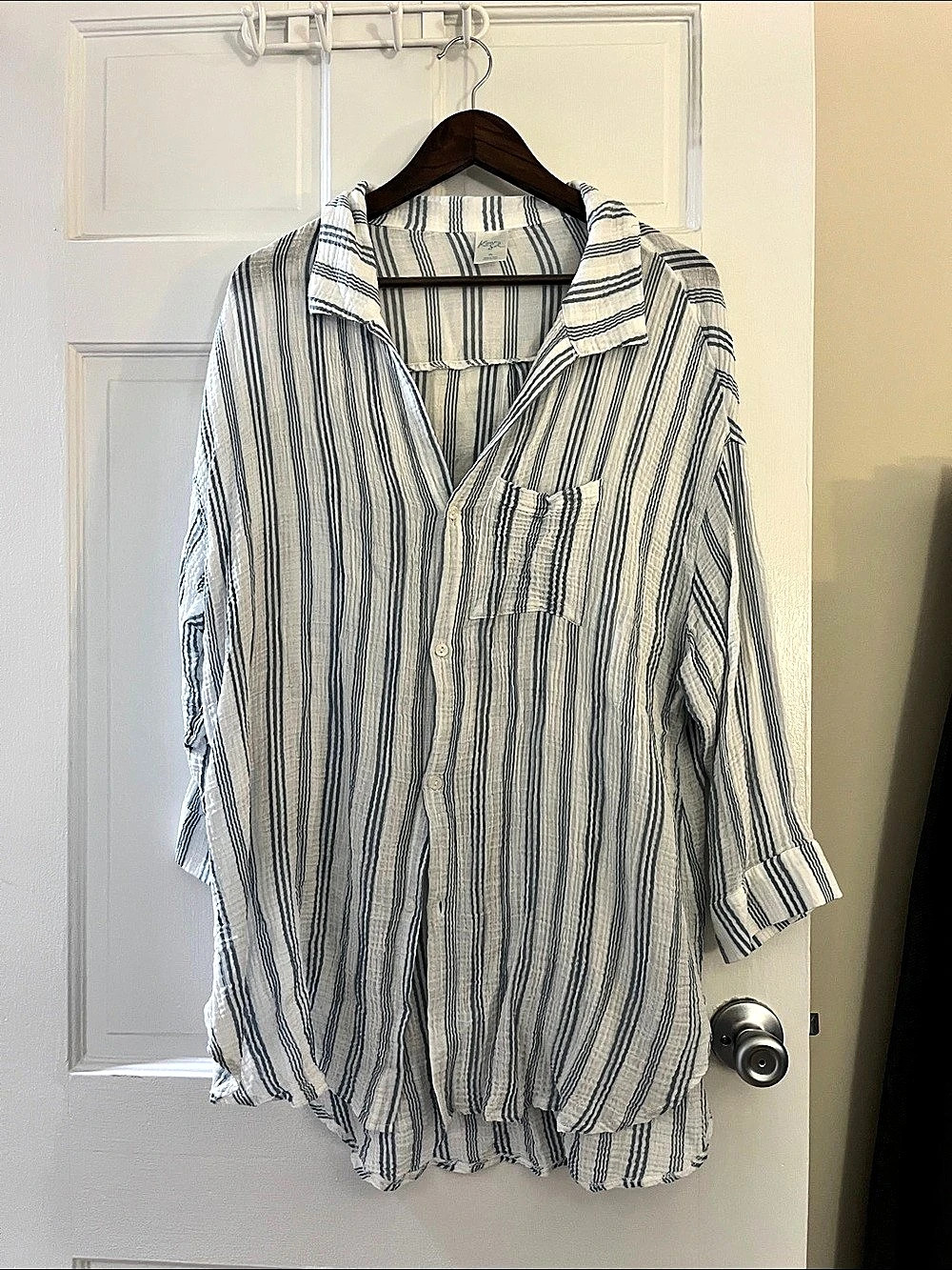Kona Sol Striped Button Down Shirt in White & Blue Stripe XL